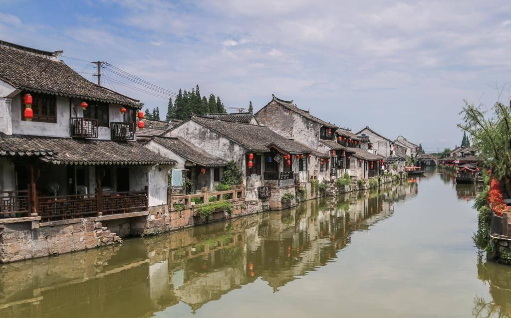 天彩控股盘中异动 早盘快速跳水5.95%报0.790港元